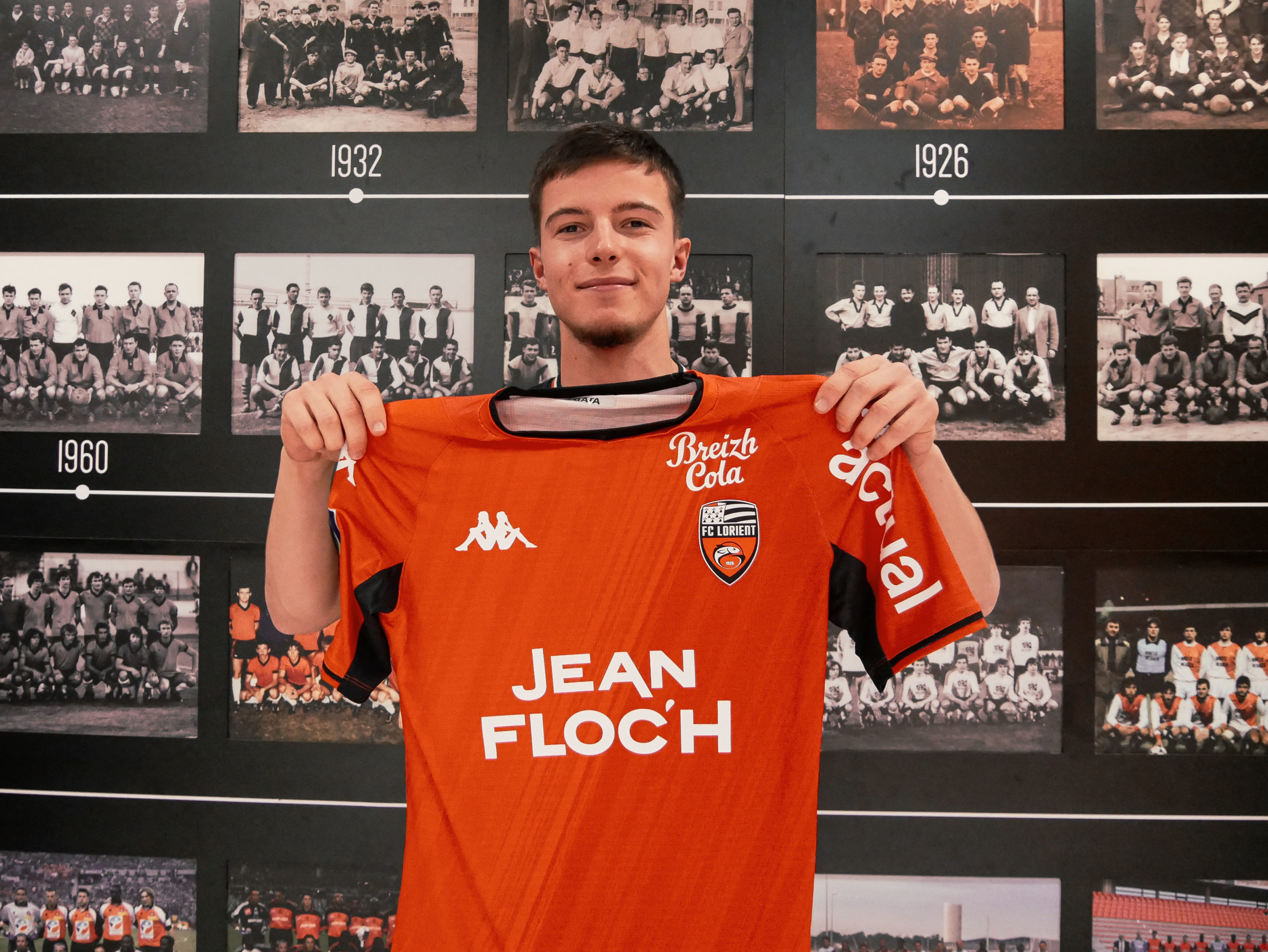 Théo Le Bris signe son premier contrat professionnel - FC Lorient