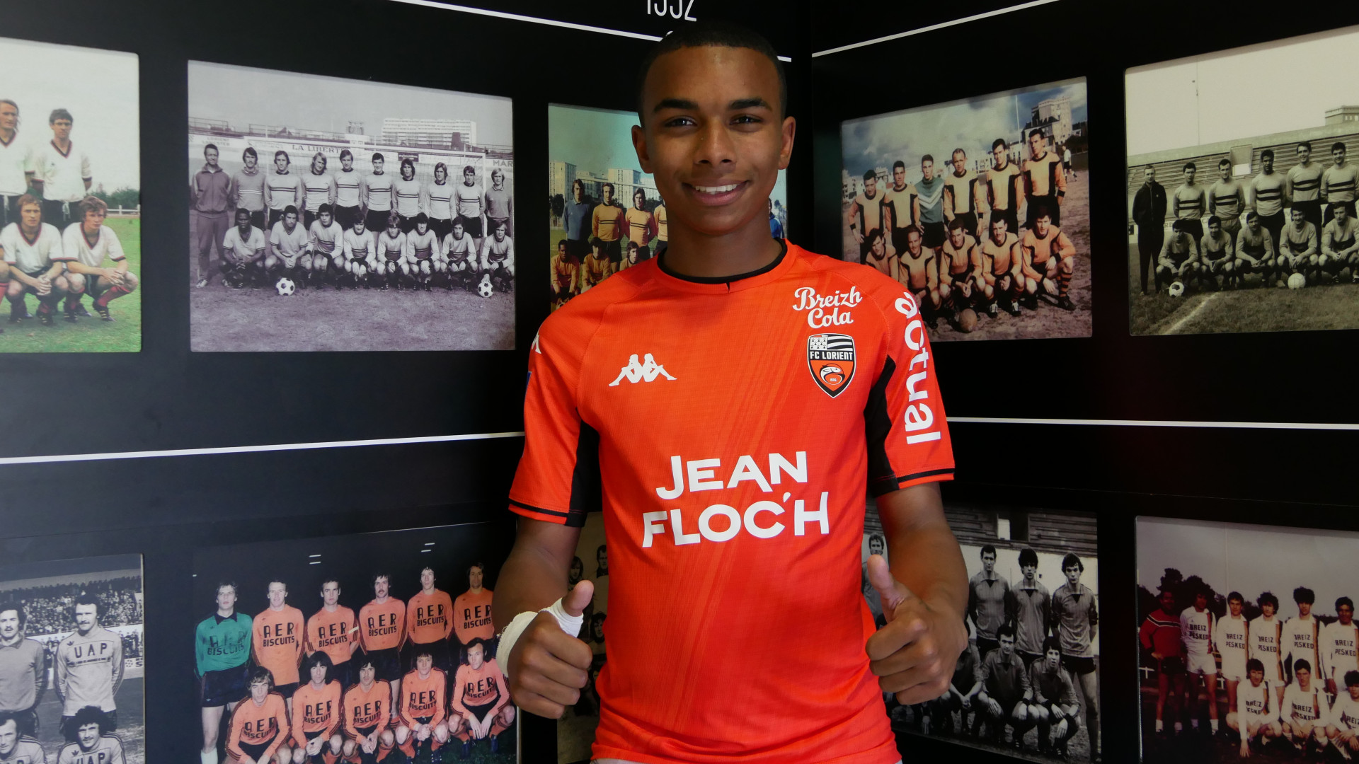 Premier contrat professionnel pour Junior Kroupi - FC Lorient